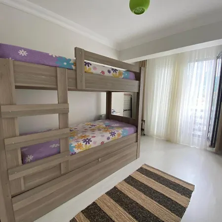 Lovely House With Balcony Near In Appartement Sapanca