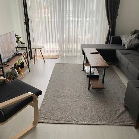 Lovely House With Balcony Near In Appartement