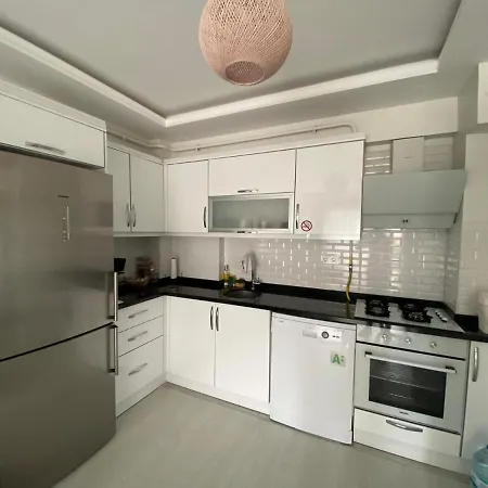 Lovely House With Balcony Near In Appartement Sapanca
